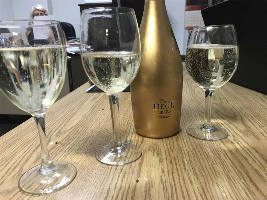 Rượu vang sủi Sparkling Cuvee Deor The Gold Collection