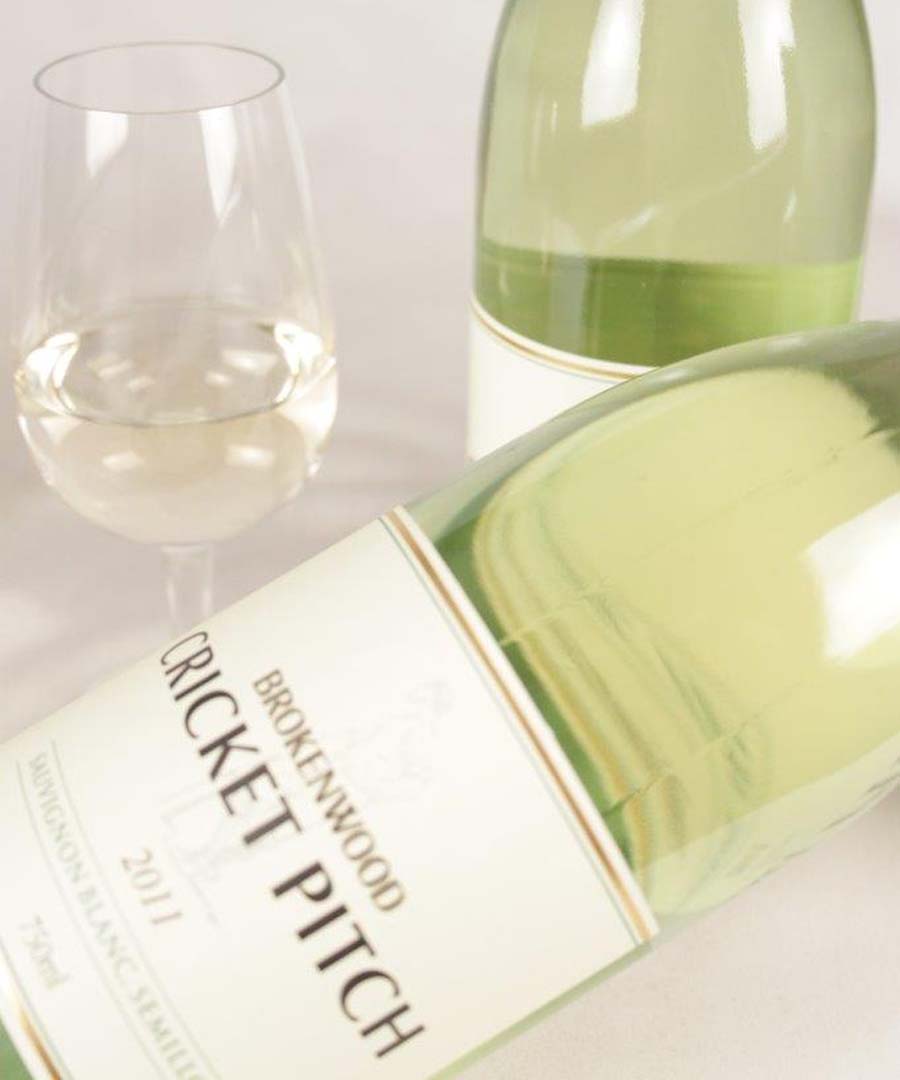 Rượu vang Úc Brokenwood Cricket Pitch White