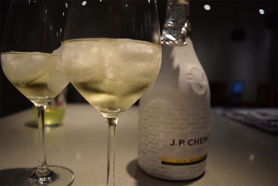 Rượu vang nổ JP Chenet Ice Edition White