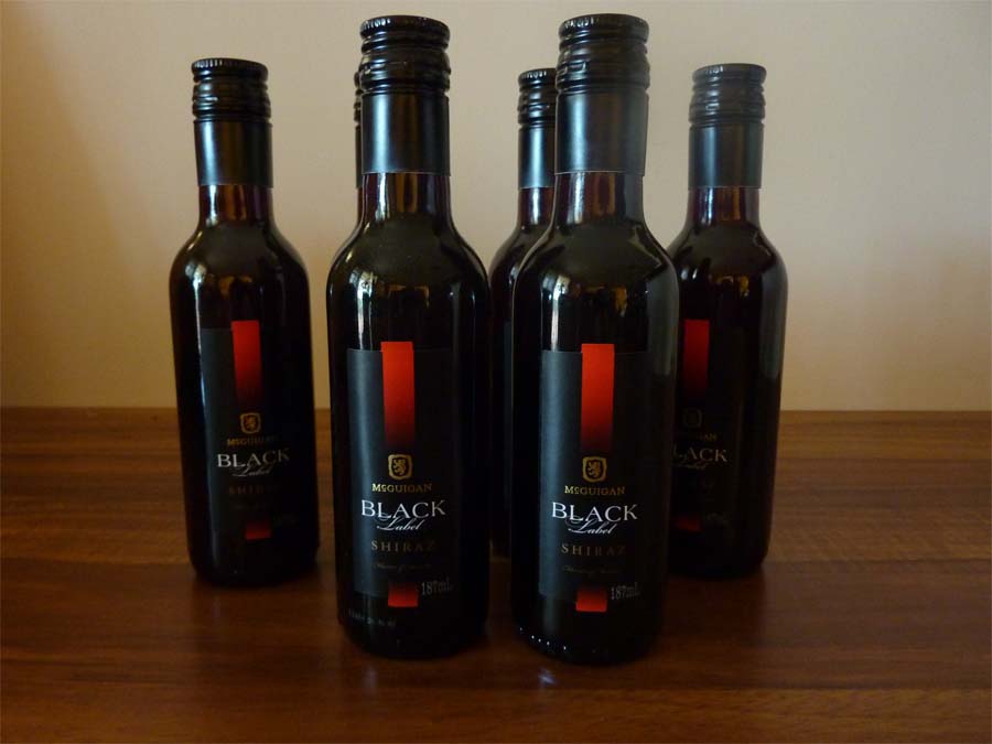 Rượu vang Úc McGuigan Black Label Merlot